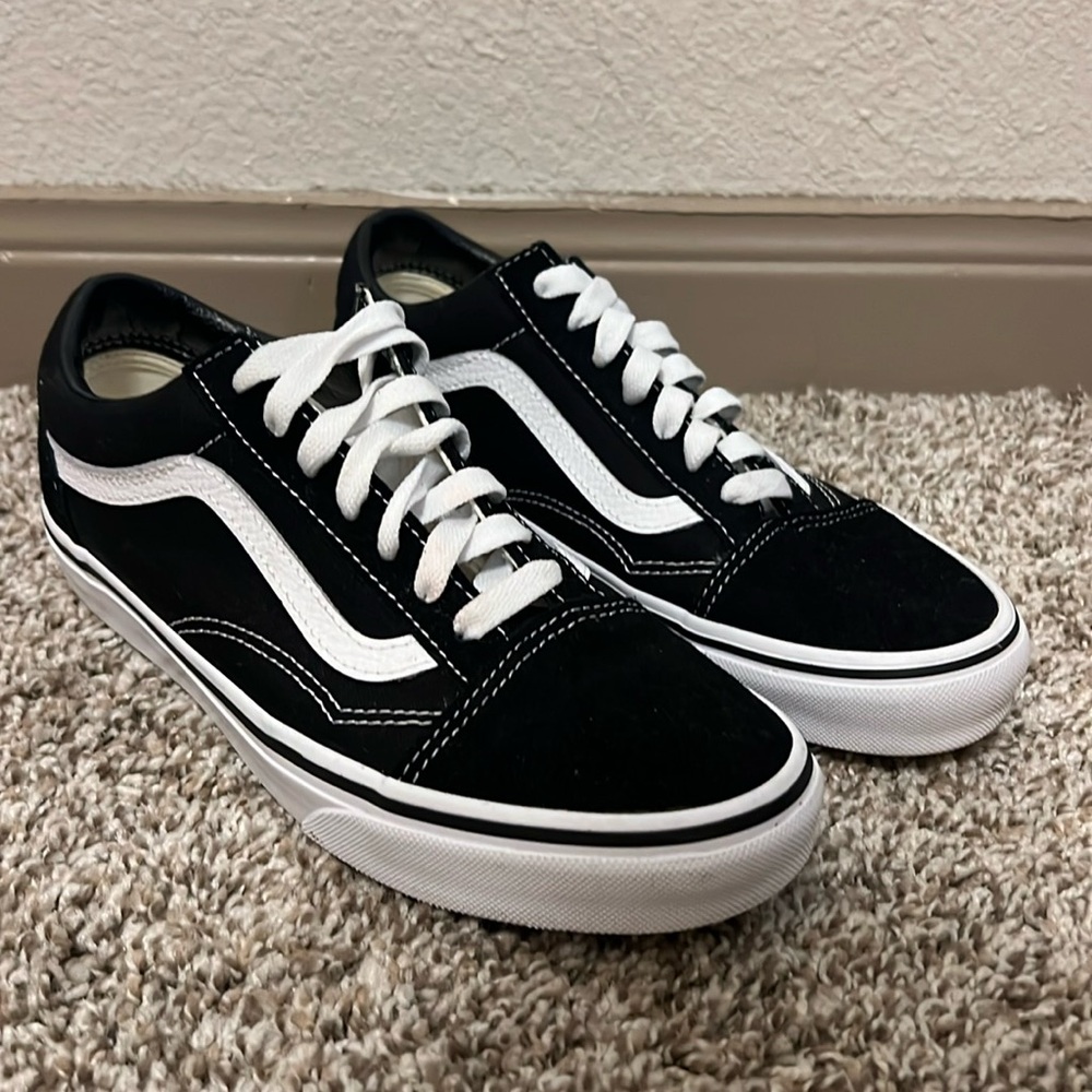 New Vans Old Skool Shoes: Size 7 & 1/2
